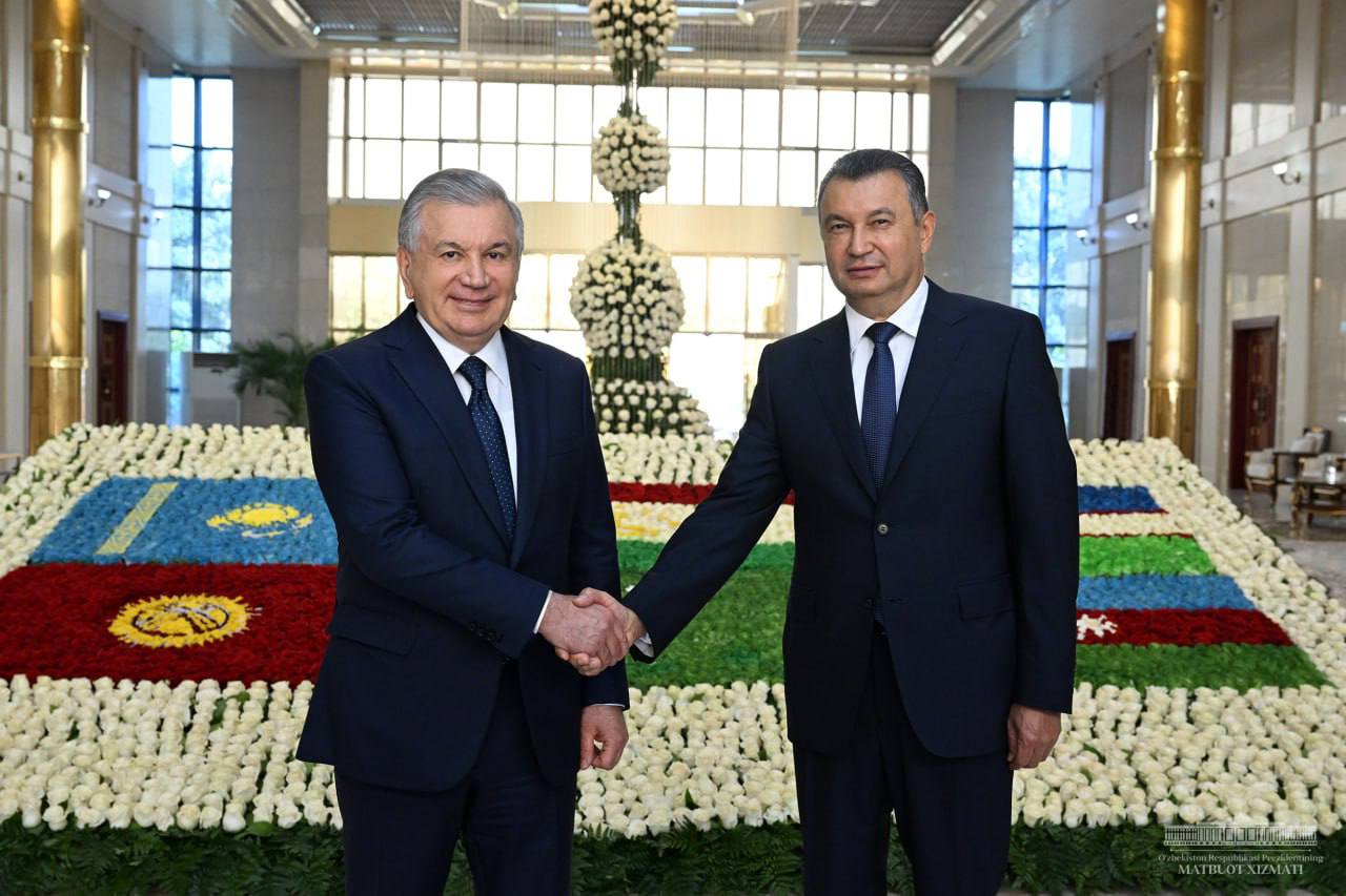The President of Uzbekistan arrives in Tajikistan